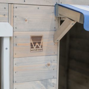 Lesena hiška za otroke