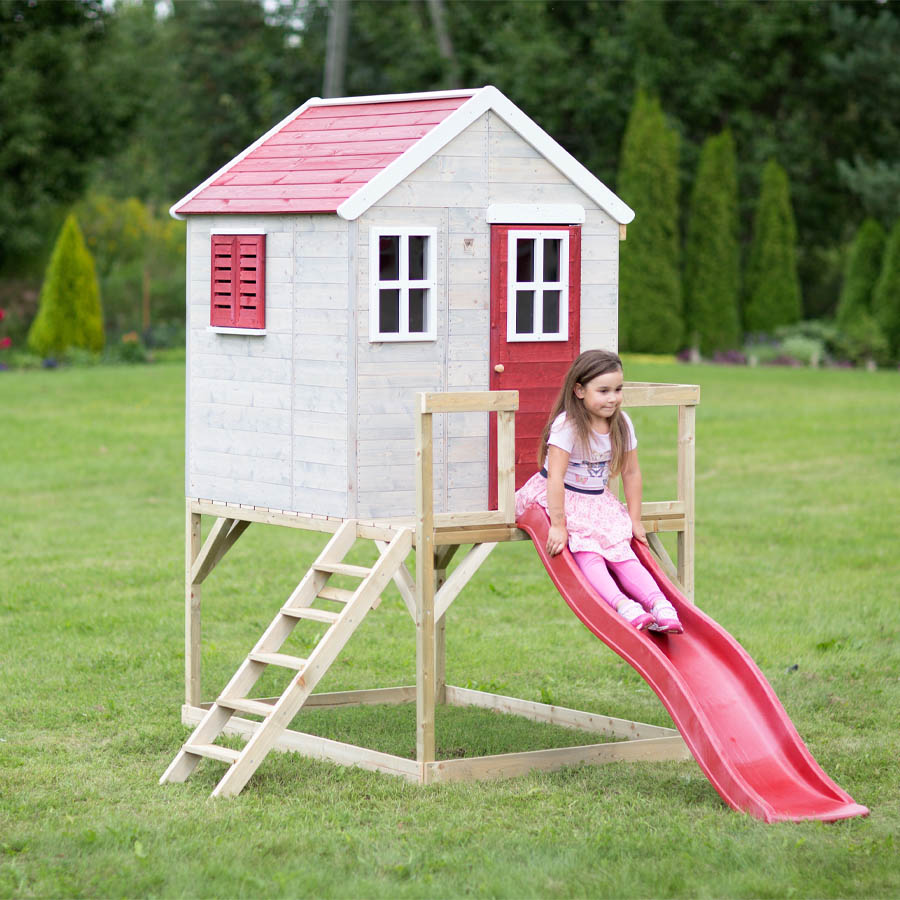 Lesena otroška hiška