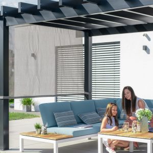 Nadstrešek s trdo streho