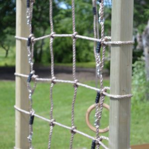 Plezalna mreža na otroškem igrišču