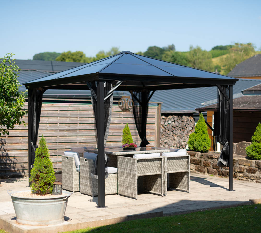 Vrtni paviljon s trdo streho