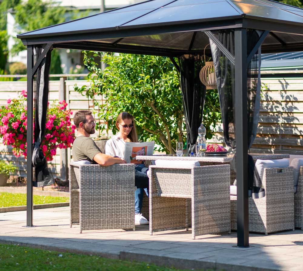 Vrtni paviljon s trdo streho