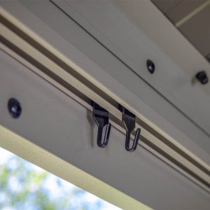 Namestitev zaves na paviljon