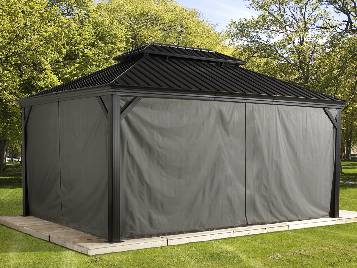 Paviljon z zavesami večji